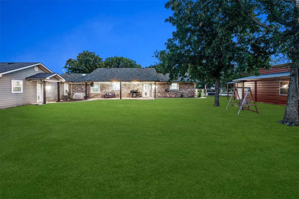 336 Meadows Estate Street Tom Bean, TX 75491
