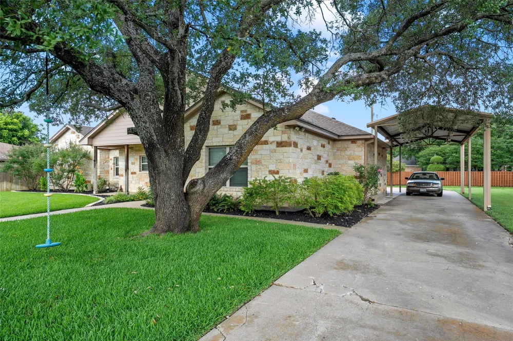 1509 Reagan Street West, TX 76691