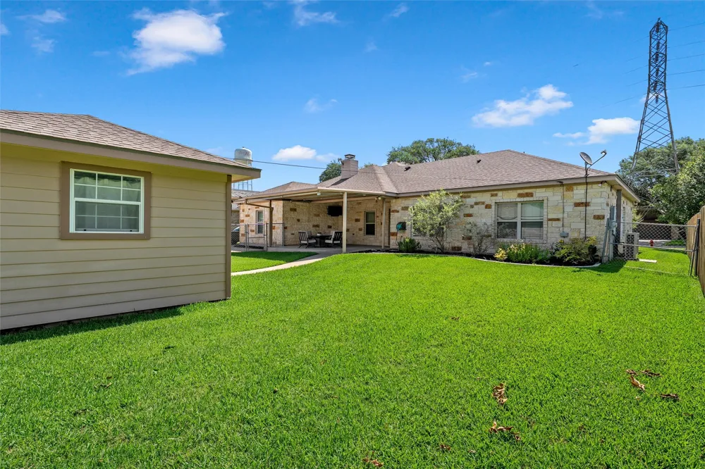 1509 Reagan Street West, TX 76691