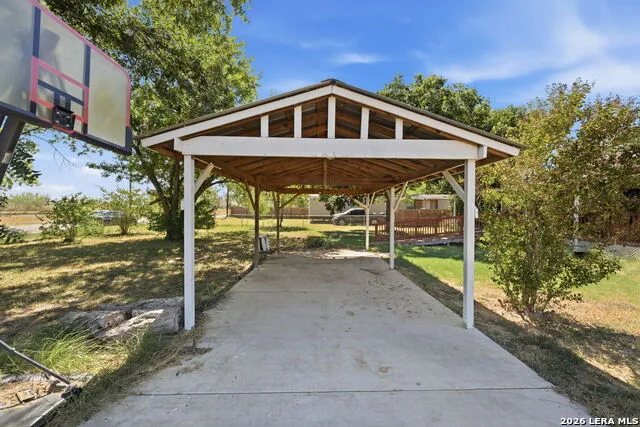 251 AVENUE J Poteet, TX 78065