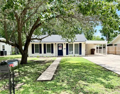 820 W Live Oak Street