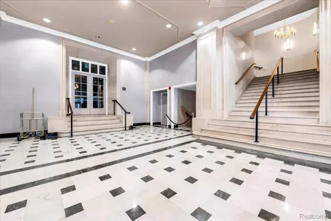 525 W LAFAYETTE BOULEVARD #11D