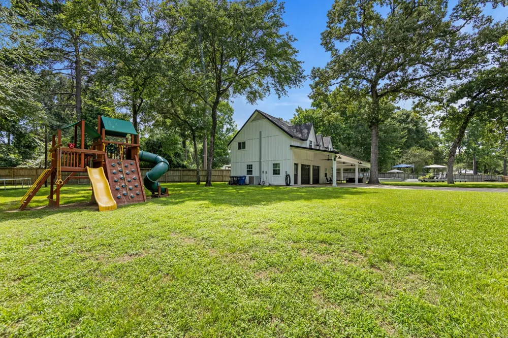 819 Sentinel Oaks Pinehurst, TX 77362