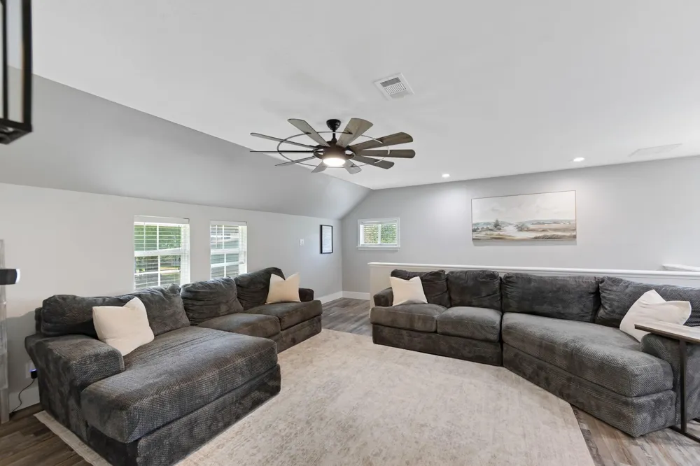 819 Sentinel Oaks Pinehurst, TX 77362