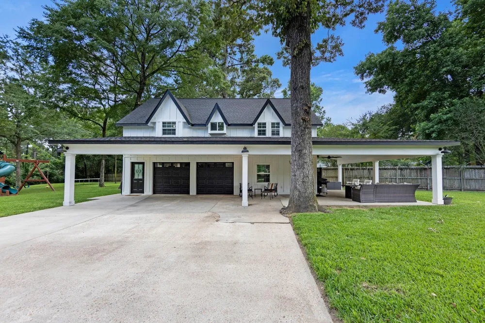 819 Sentinel Oaks Pinehurst, TX 77362