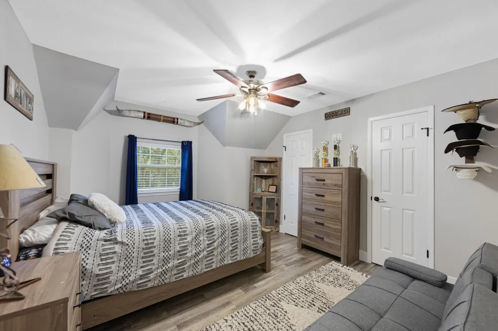 819 Sentinel Oaks Pinehurst, TX 77362