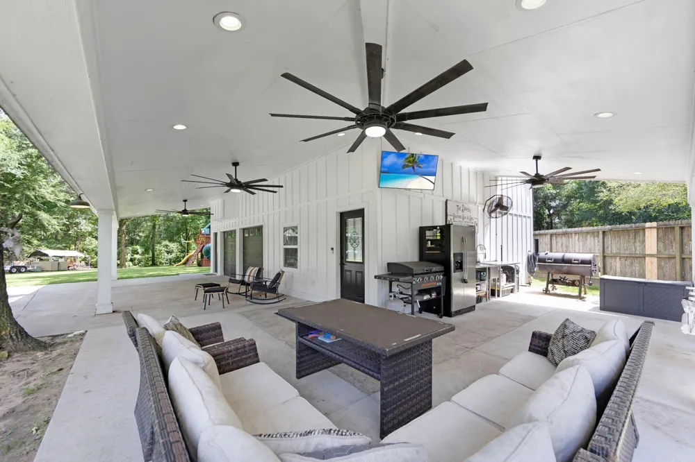 819 Sentinel Oaks Pinehurst, TX 77362