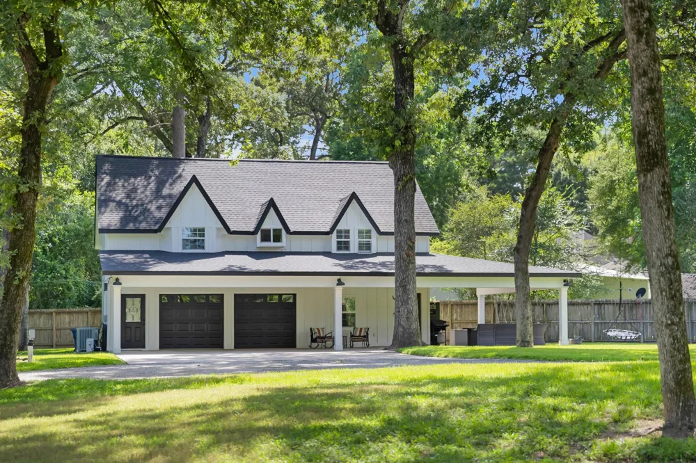 819 Sentinel Oaks Pinehurst, TX 77362