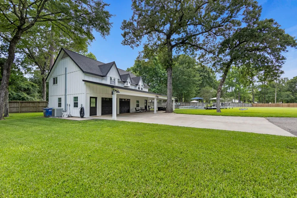 819 Sentinel Oaks Pinehurst, TX 77362