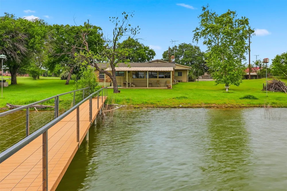 1412 Parkway Street Tow, TX 78672