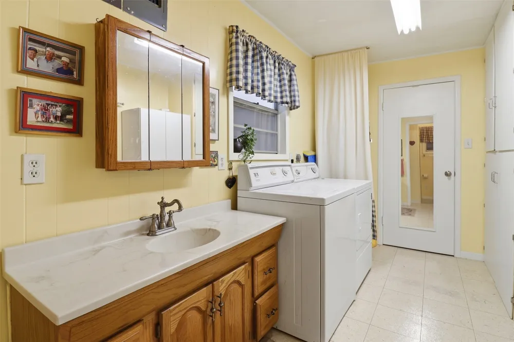 1412 Parkway Street Tow, TX 78672