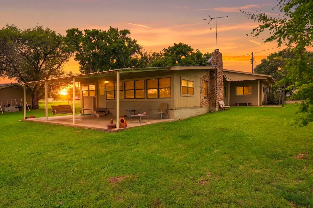 1412 Parkway Street Tow, TX 78672