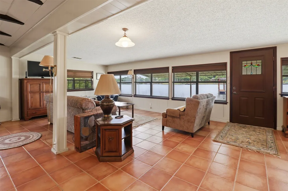 1412 Parkway Street Tow, TX 78672