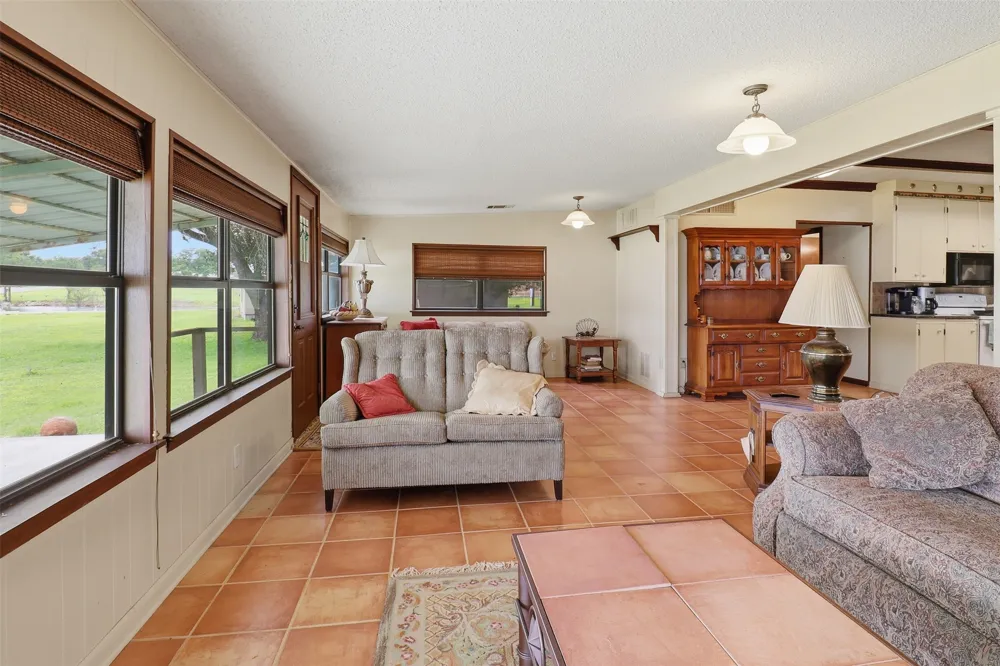 1412 Parkway Street Tow, TX 78672