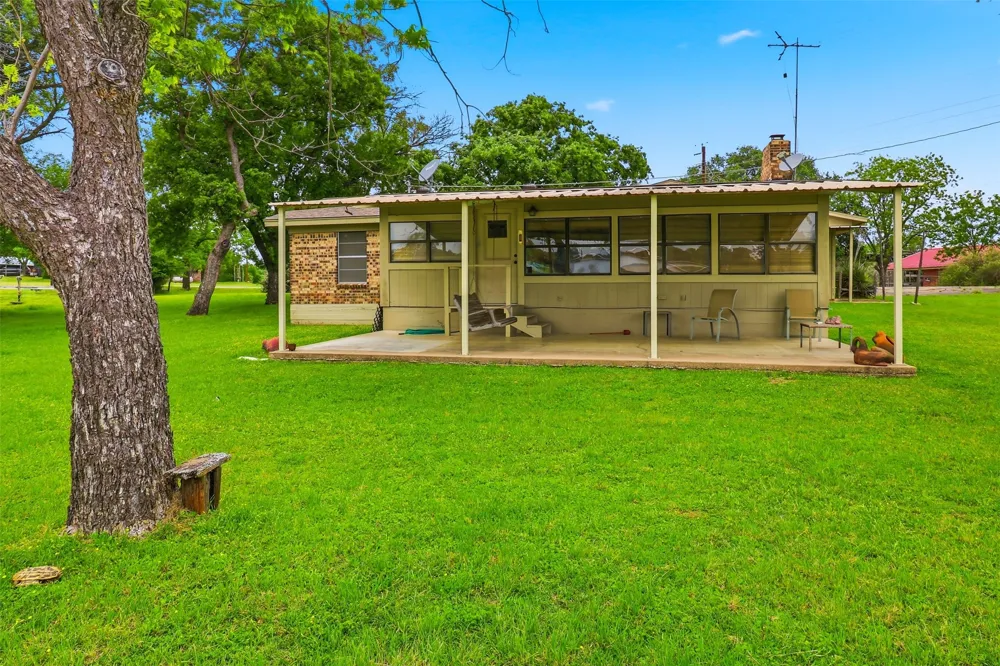1412 Parkway Street Tow, TX 78672