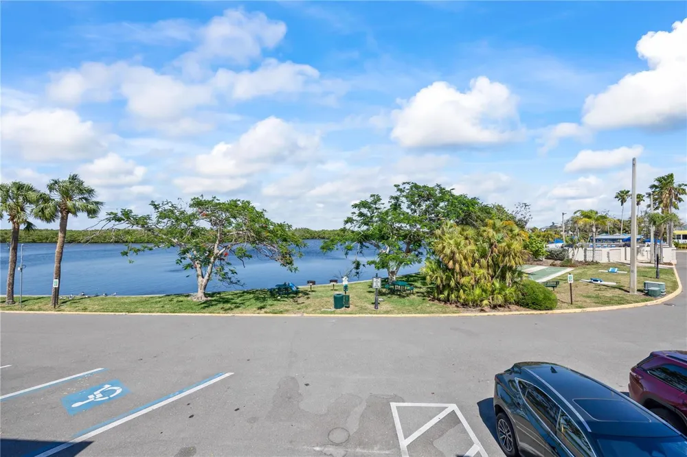 611 DESTINY DRIVE #204 Ruskin, FL 33570