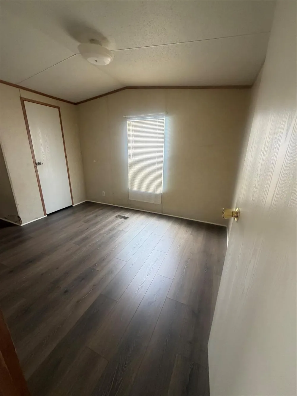 601 Clear Lake Road #B Highlands, TX 77562