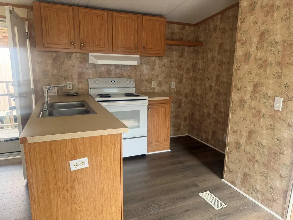 601 Clear Lake Road #B Highlands, TX 77562