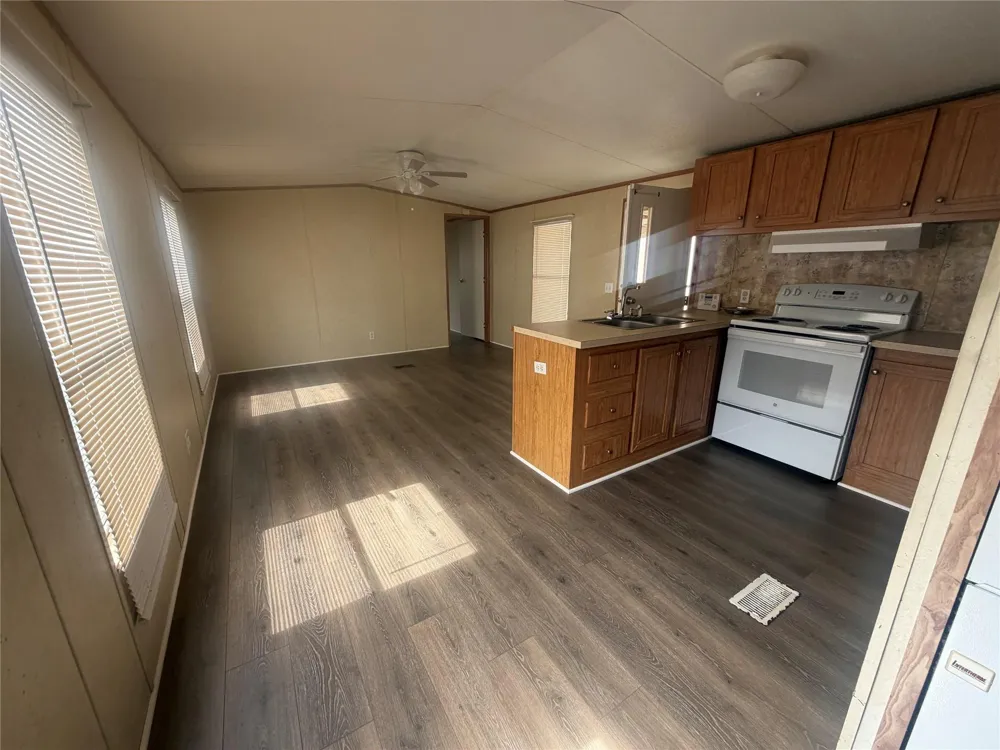 601 Clear Lake Road #B Highlands, TX 77562