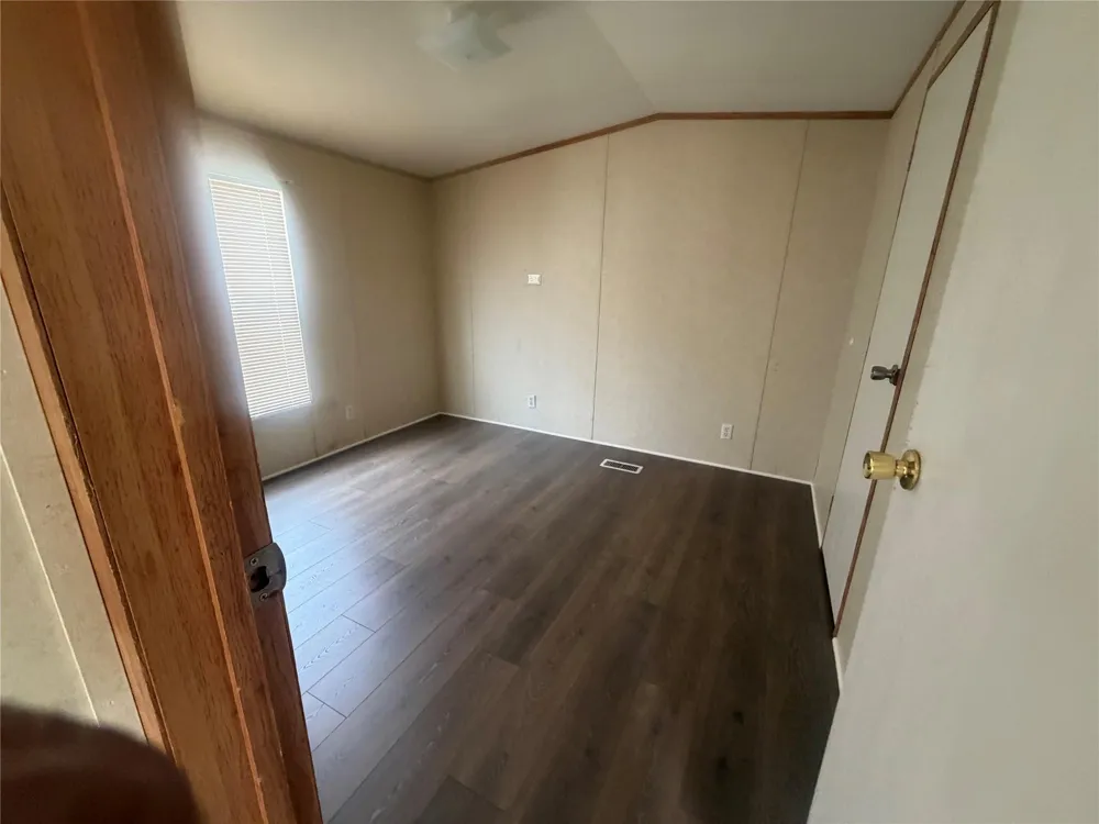 601 Clear Lake Road #B Highlands, TX 77562