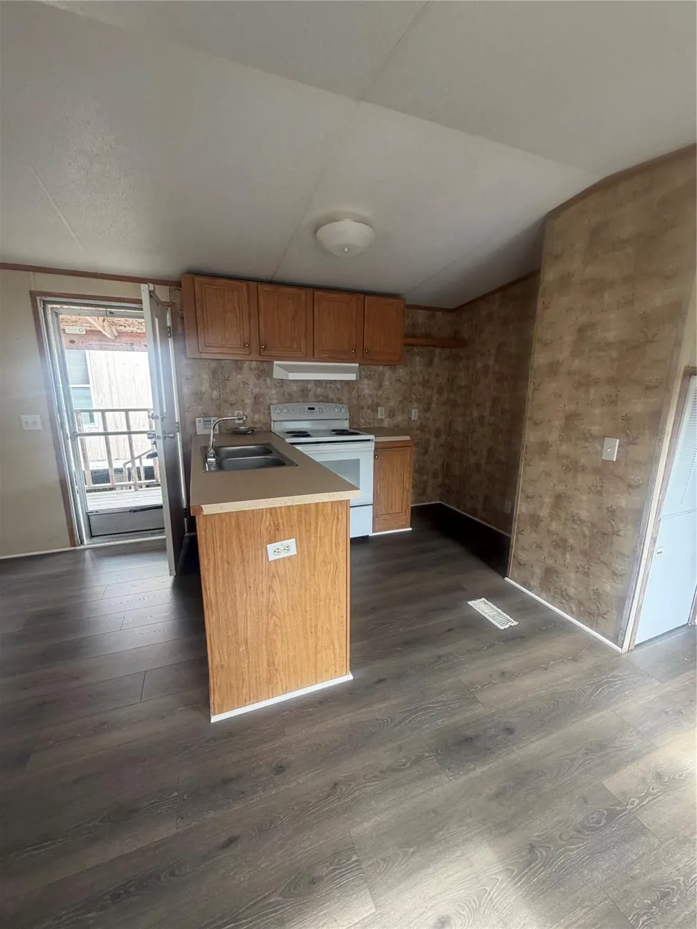 601 Clear Lake Road #B Highlands, TX 77562