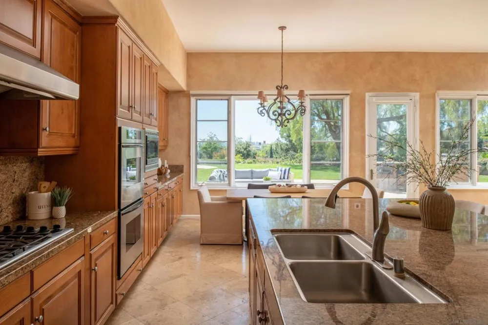 17813 La Amapola Rancho Santa Fe, CA 92067