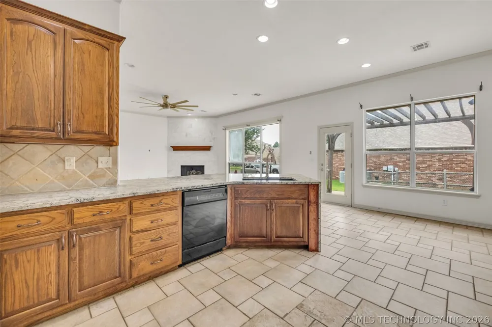 3701 Narcissus Avenue Broken Arrow, OK 74012