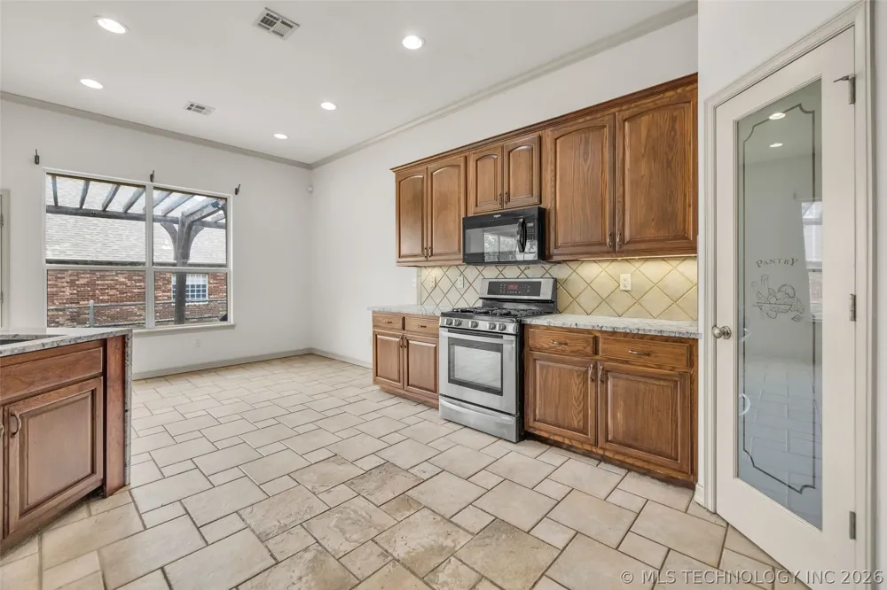 3701 Narcissus Avenue Broken Arrow, OK 74012