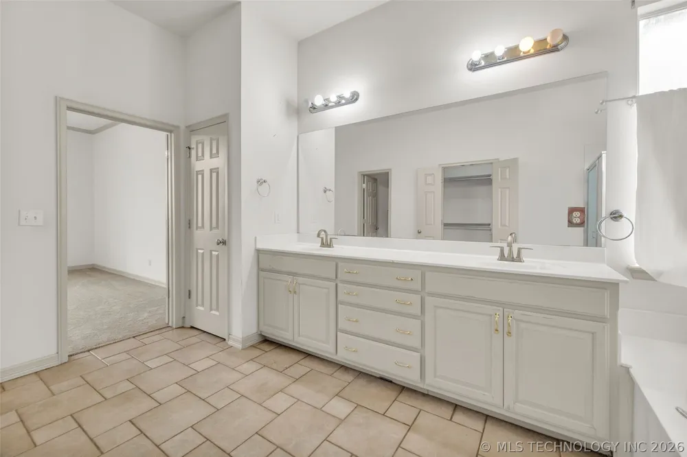 3701 Narcissus Avenue Broken Arrow, OK 74012