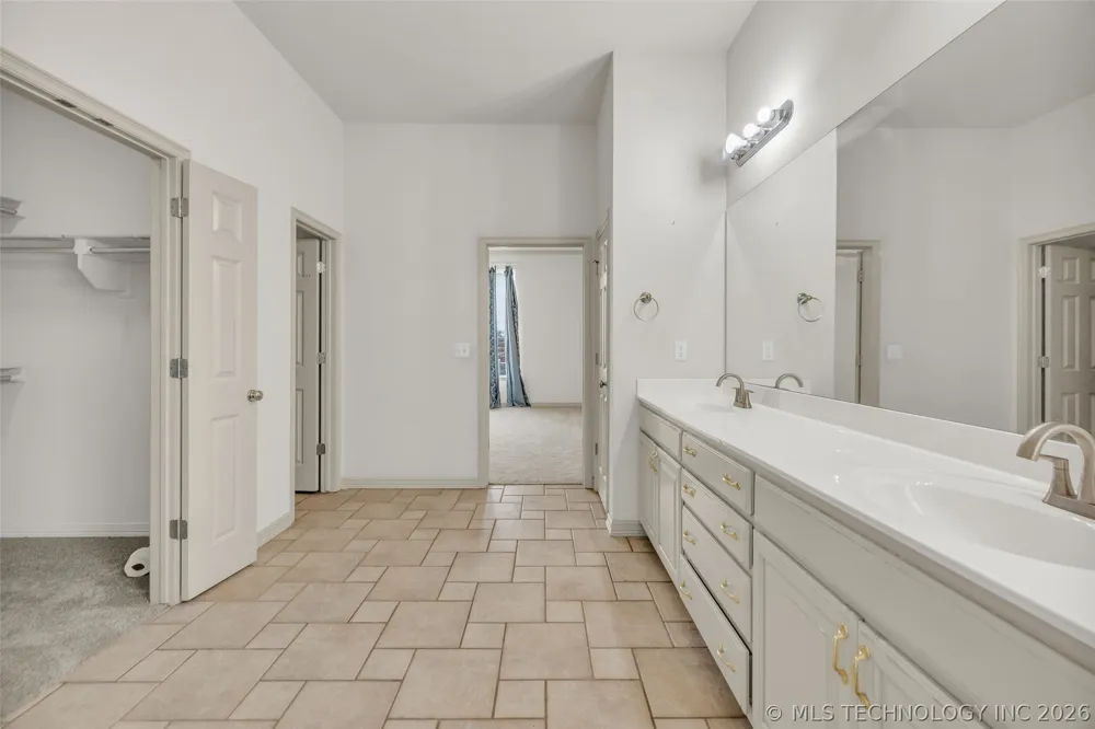 3701 Narcissus Avenue Broken Arrow, OK 74012