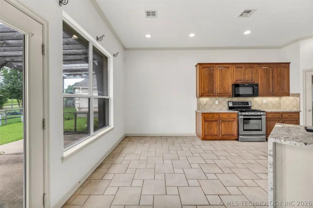 3701 Narcissus Avenue Broken Arrow, OK 74012