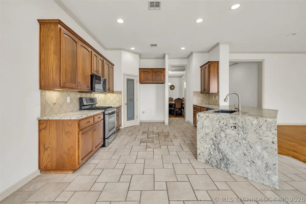 3701 Narcissus Avenue Broken Arrow, OK 74012
