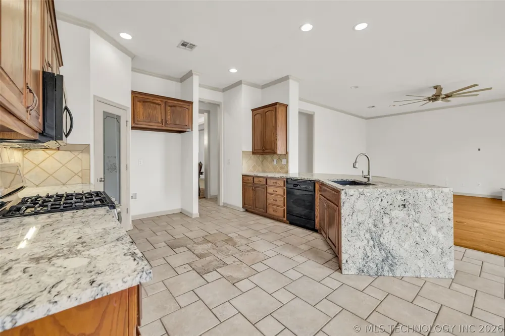 3701 Narcissus Avenue Broken Arrow, OK 74012