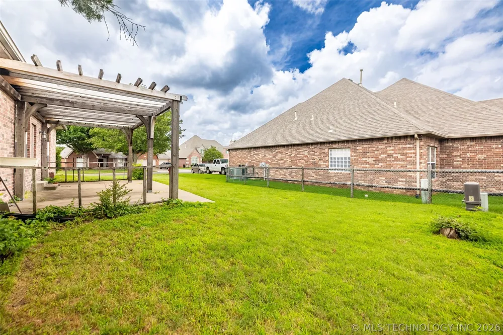 3701 Narcissus Avenue Broken Arrow, OK 74012
