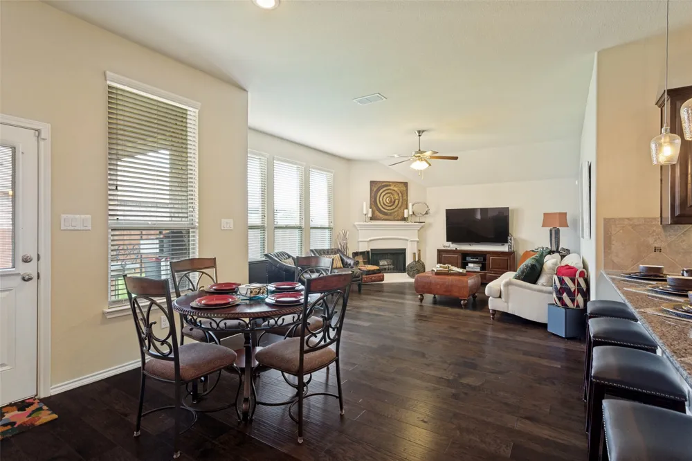 27 Oakridge Lane Edgecliff Village, TX 76134