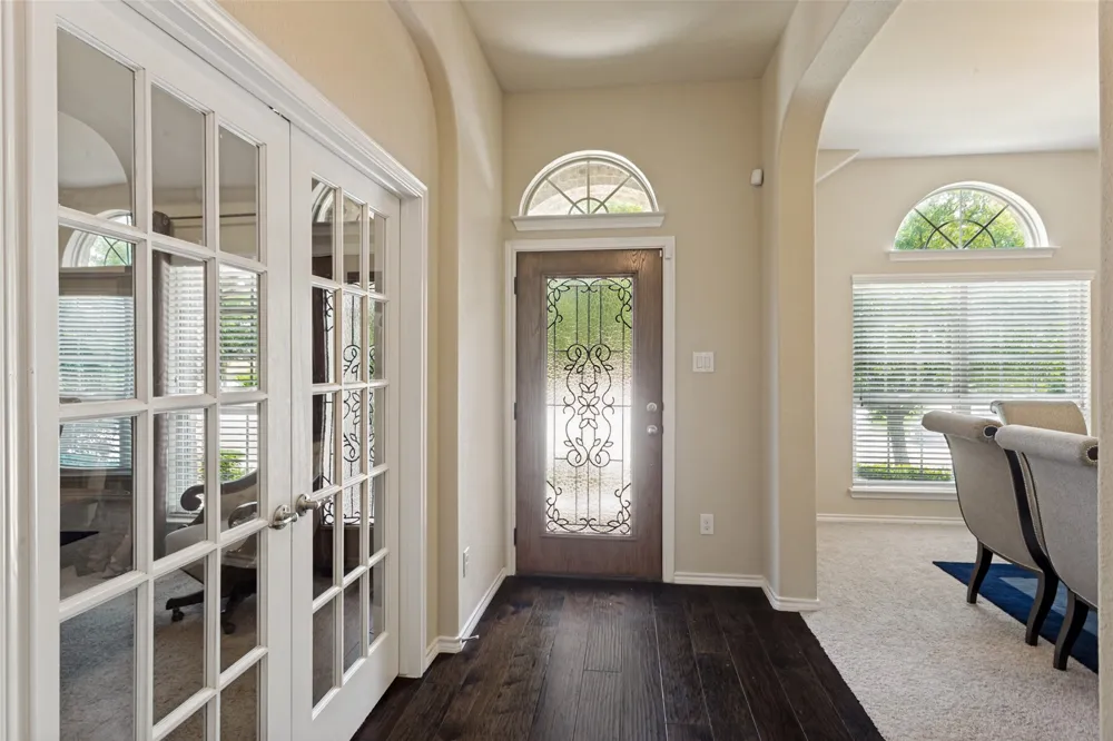 27 Oakridge Lane Edgecliff Village, TX 76134