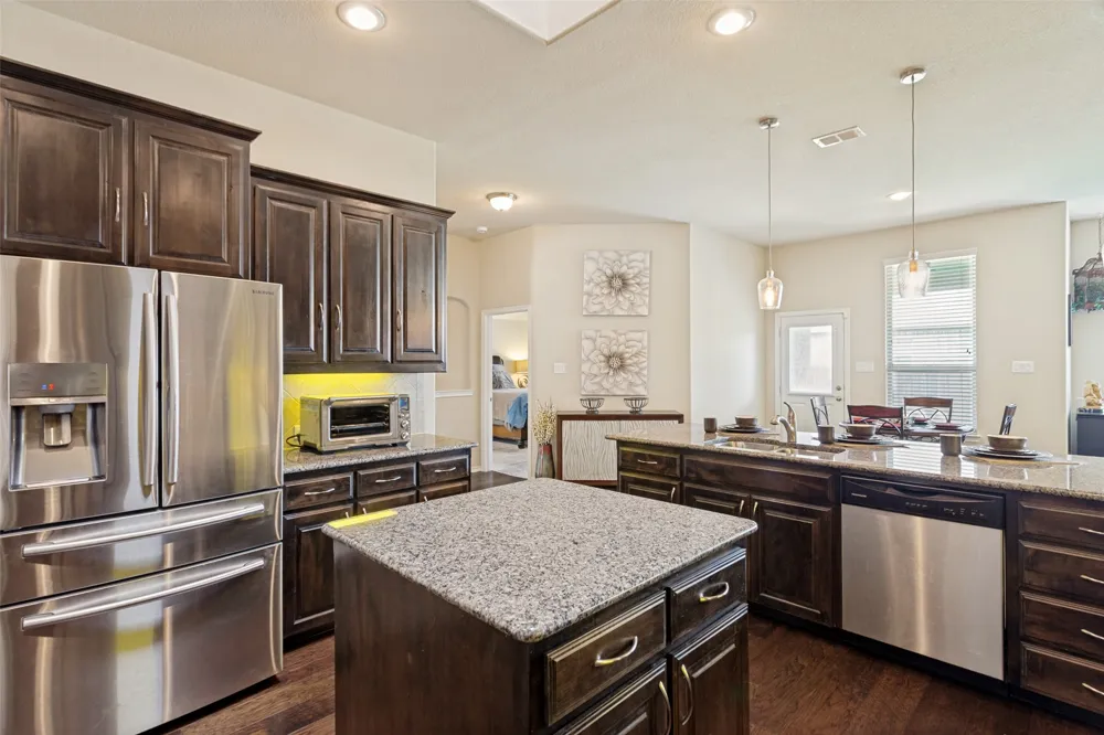 27 Oakridge Lane Edgecliff Village, TX 76134