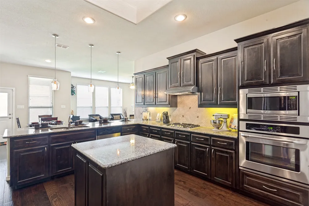 27 Oakridge Lane Edgecliff Village, TX 76134