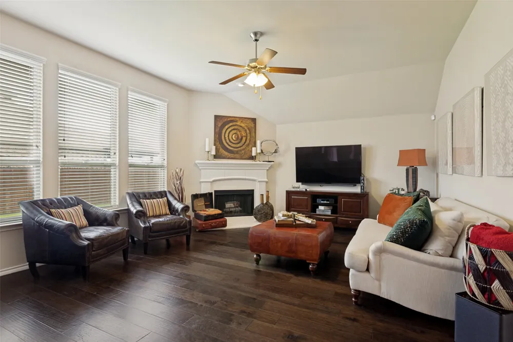 27 Oakridge Lane Edgecliff Village, TX 76134