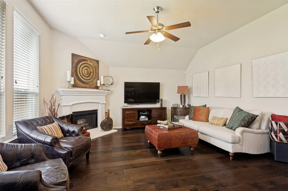 27 Oakridge Lane Edgecliff Village, TX 76134