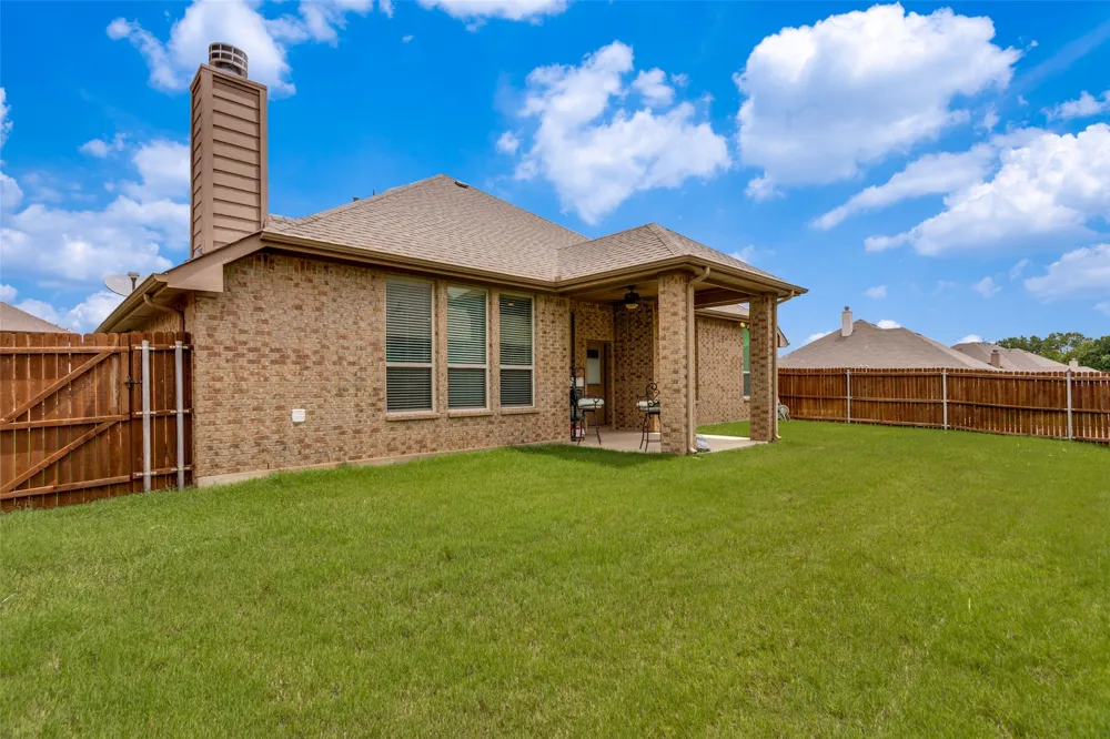 27 Oakridge Lane Edgecliff Village, TX 76134