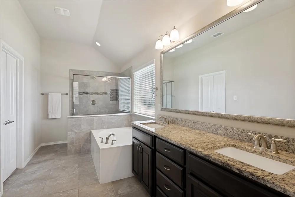 27 Oakridge Lane Edgecliff Village, TX 76134
