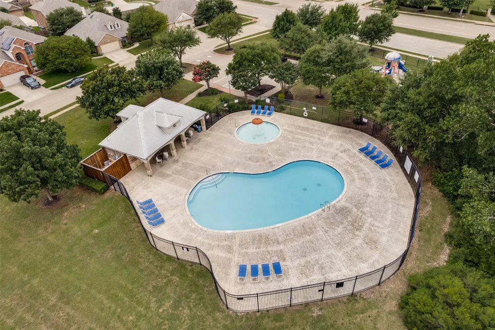 27 Oakridge Lane Edgecliff Village, TX 76134