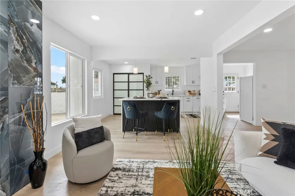 9246 Manzanar Downey, CA 90240