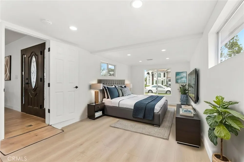 9246 Manzanar Downey, CA 90240