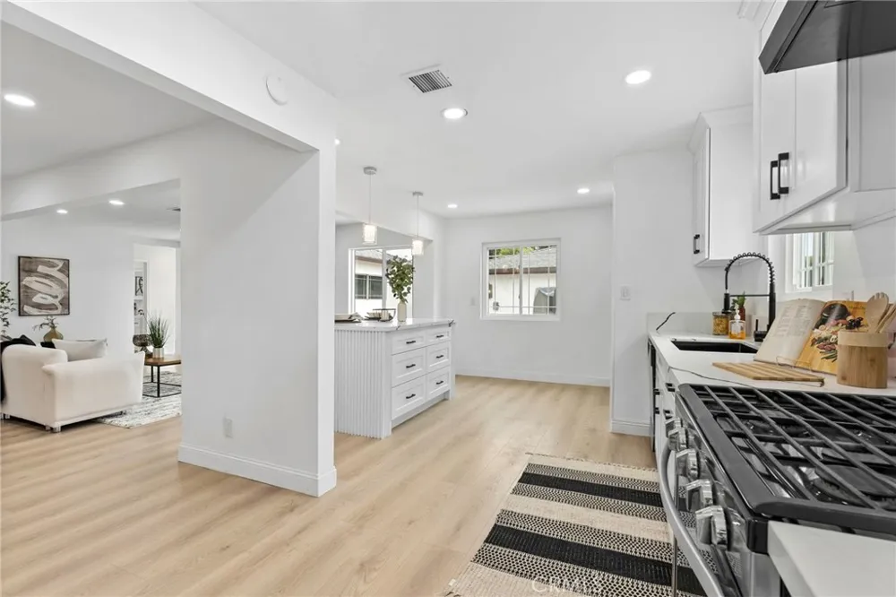 9246 Manzanar Downey, CA 90240