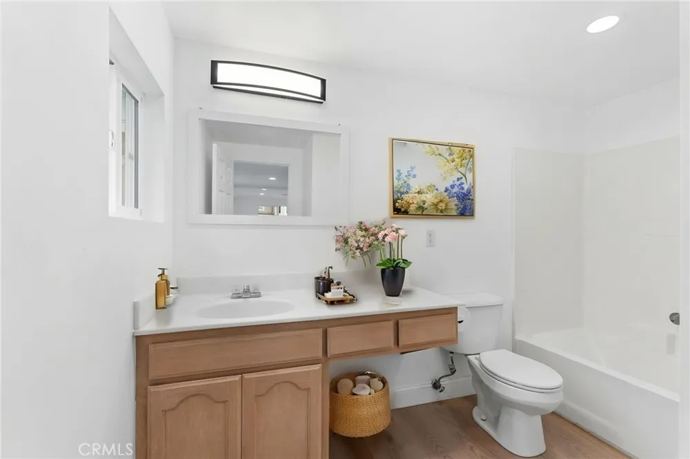 9246 Manzanar Downey, CA 90240