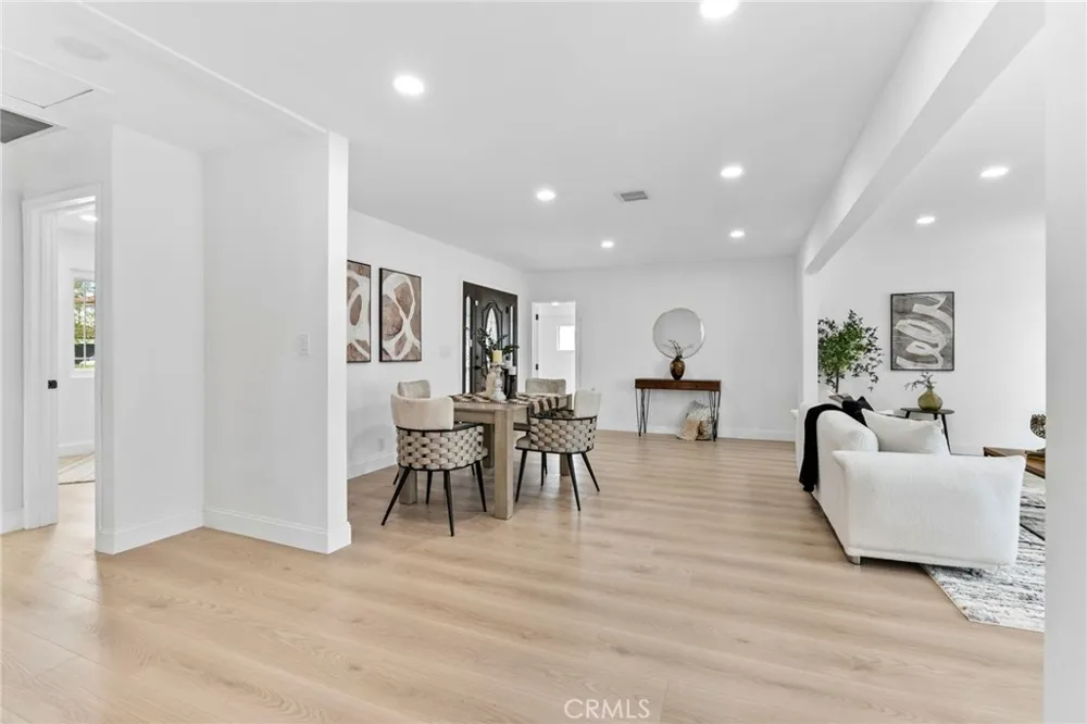 9246 Manzanar Downey, CA 90240