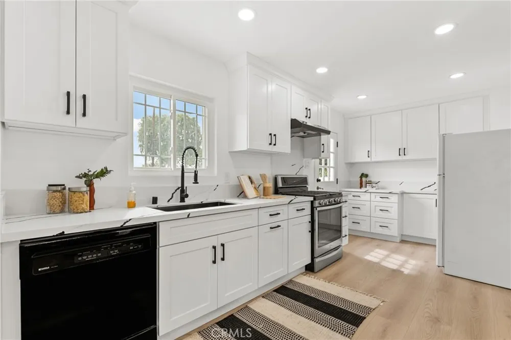 9246 Manzanar Downey, CA 90240
