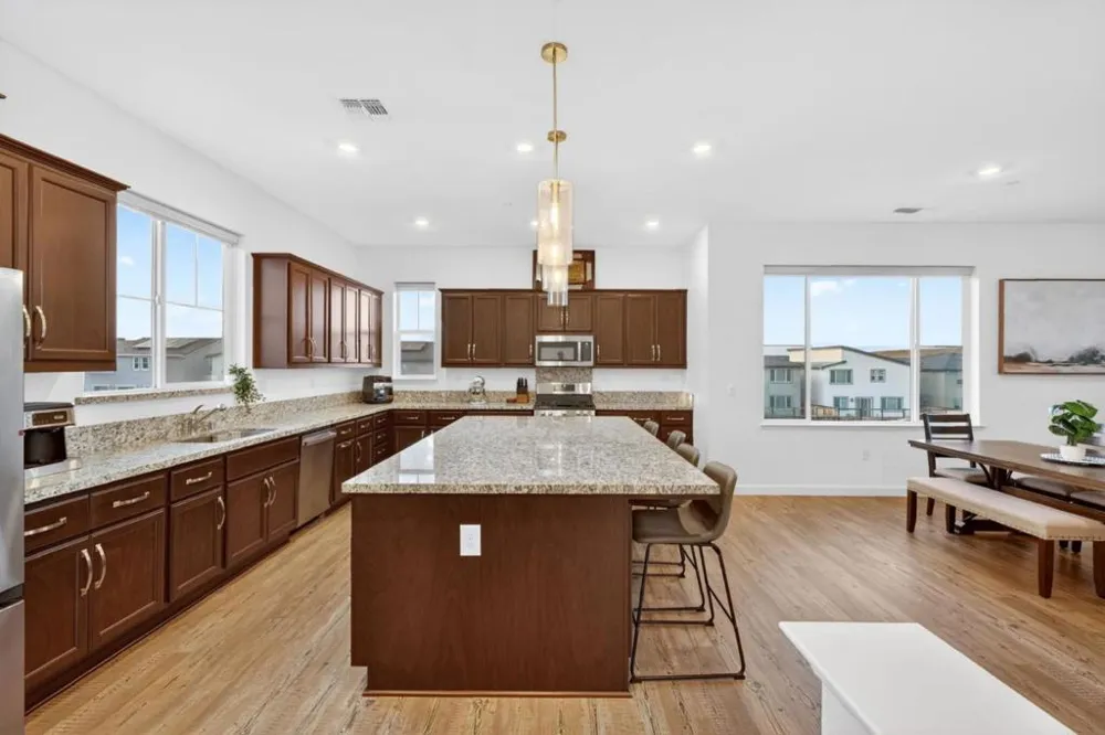 2466 Shore Vista Fairfield, CA 94533